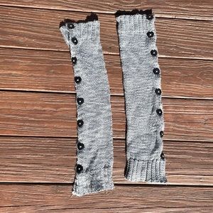 Gray knit Betsy Johnson leg warmers